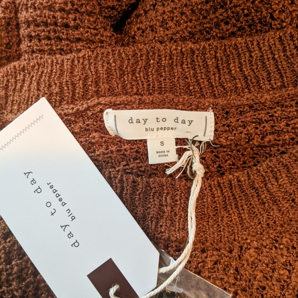 🌸🌟LAST 1🌟NWT Blu Pepper Button Detail Sweater - Picture 4 of 5